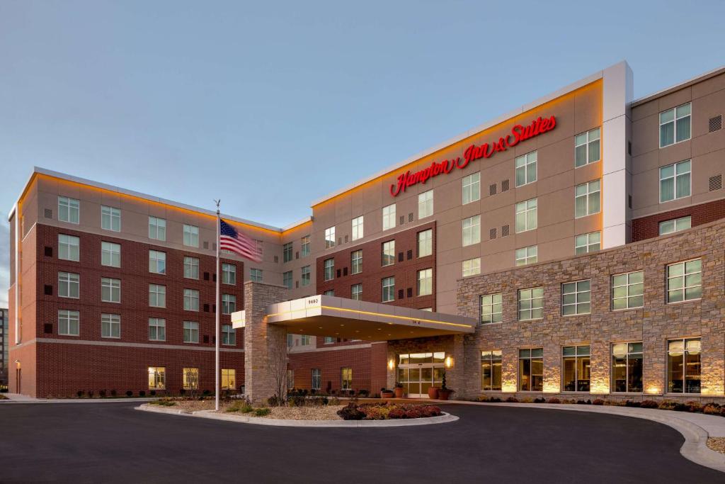 Hampton Inn & Suites Rosemont Chicago O'Hare, photo 1