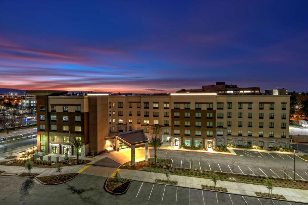 Hampton Inn & Suites San Jose Airport, photo 1