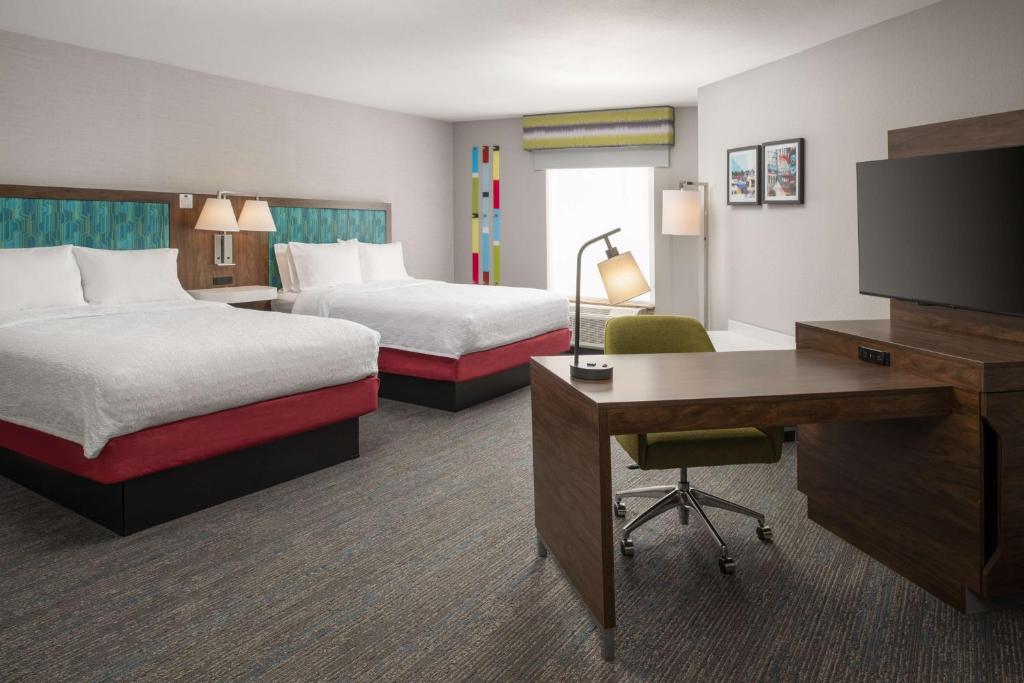 Hampton Inn and Suites Seattle - Airport / 28th Avenue photo 2