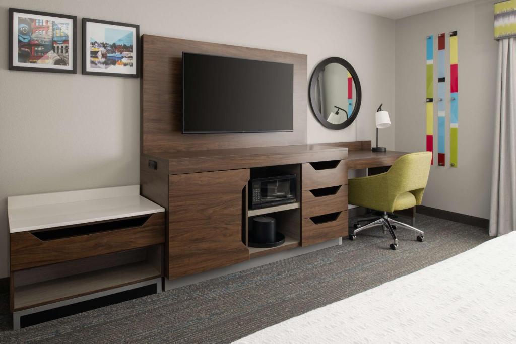 Hampton Inn and Suites Seattle - Airport / 28th Avenue photo 4