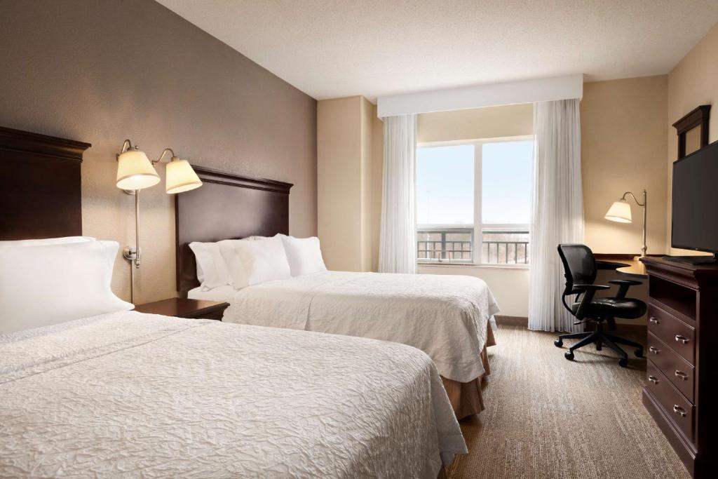 Hampton Inn & Suites Washington-Dulles International Airport photo 2