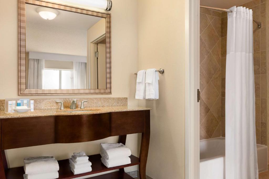 Hampton Inn & Suites Washington-Dulles International Airport photo 3