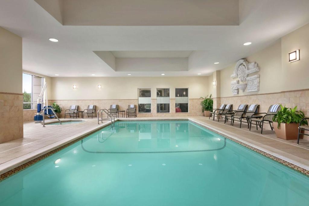 Hampton Inn & Suites Washington-Dulles International Airport photo 4