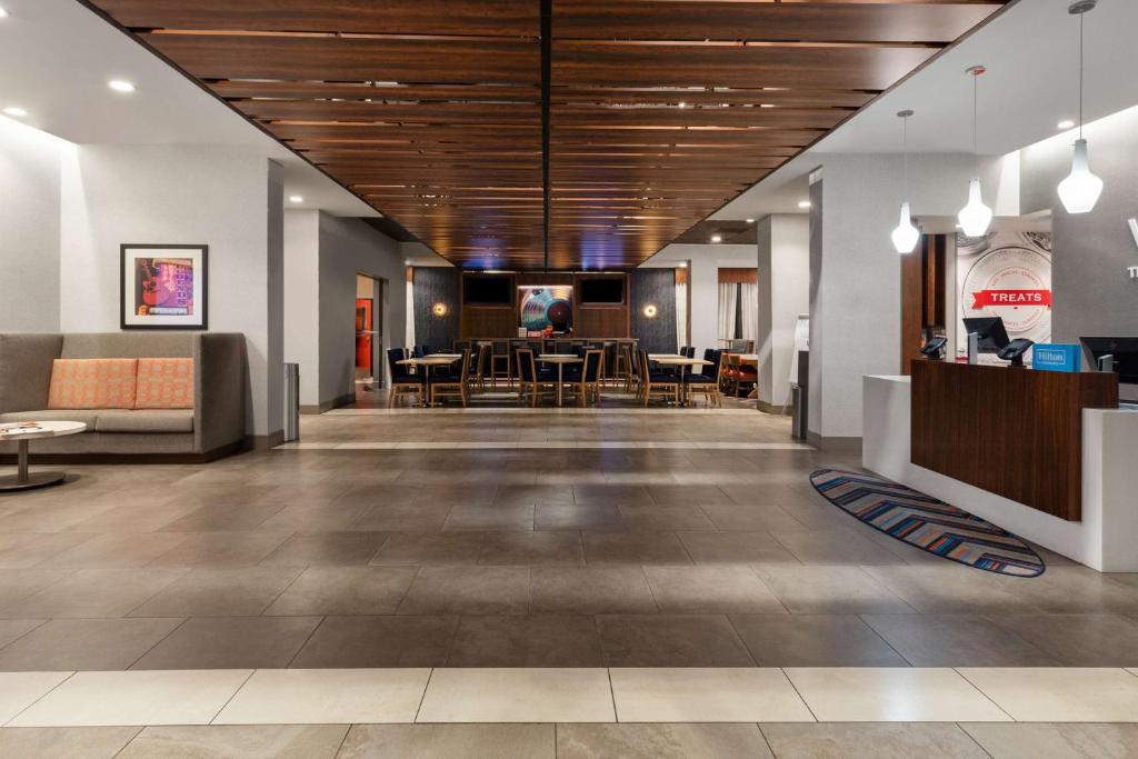 Hampton Inn by Hilton Nashville Airport Century Place photo 3