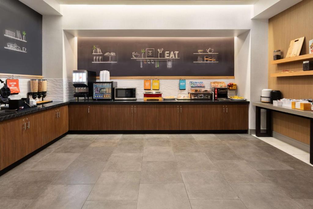 Hampton Inn by Hilton Nashville Airport Century Place photo 4