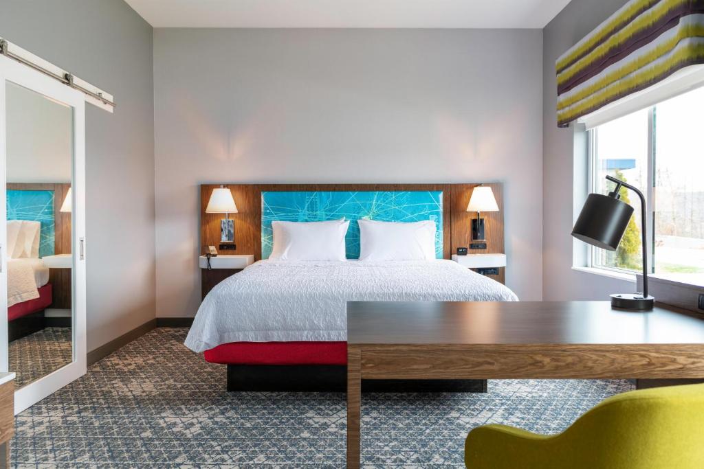 Hampton Inn by Hilton Philadelphia International Airport, photo 1