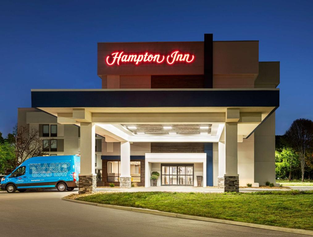 Hampton Inn Kansas City - Airport, photo 1