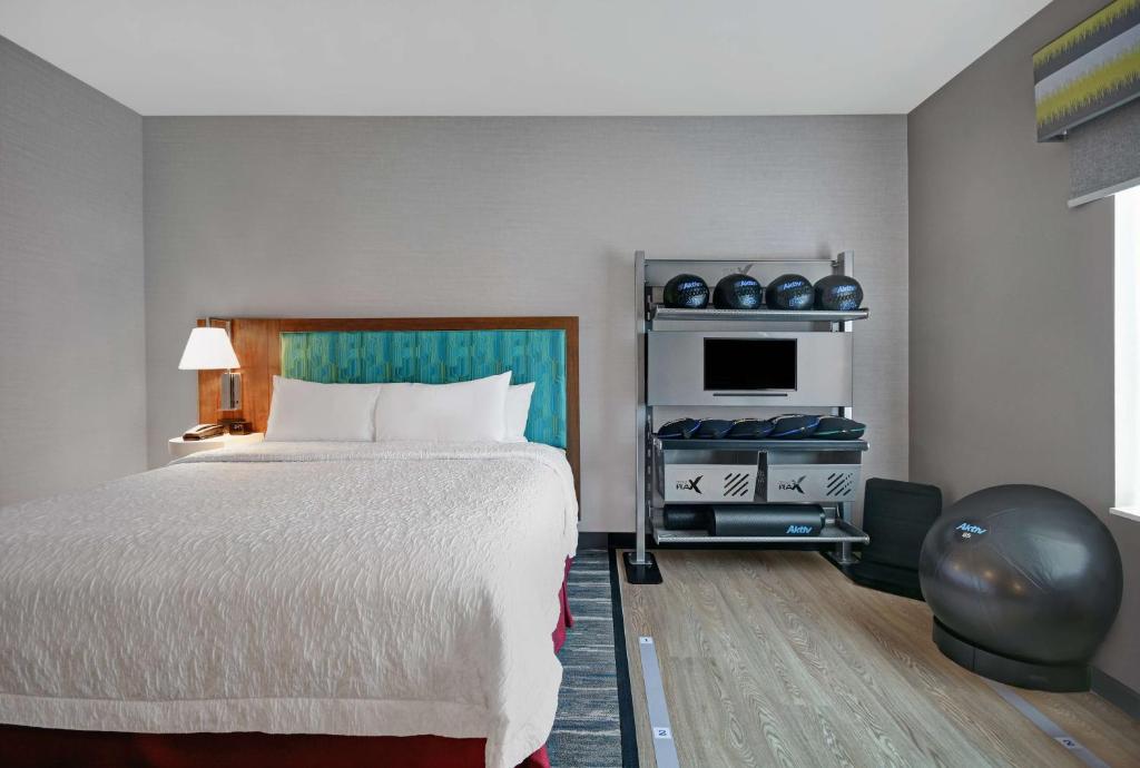 Hampton Inn Las Vegas Strip South, NV 89123 photo 2