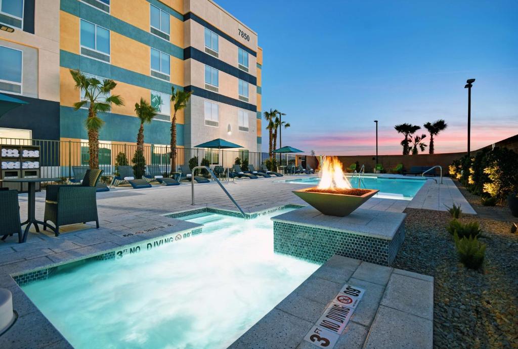 Hampton Inn Las Vegas Strip South, NV 89123 photo 4
