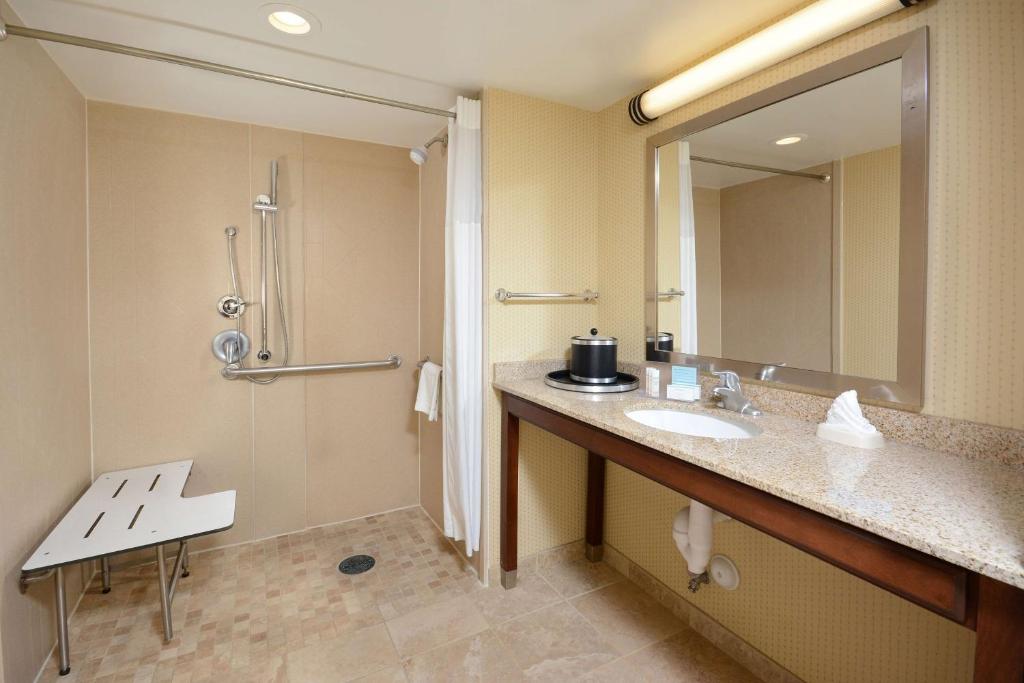 Hampton Inn Raleigh/Durham Airport photo 3