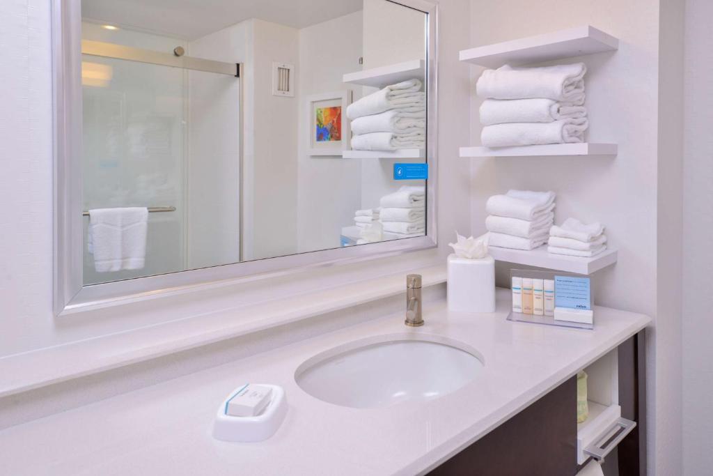 Hampton Inn Seattle Airport photo 3