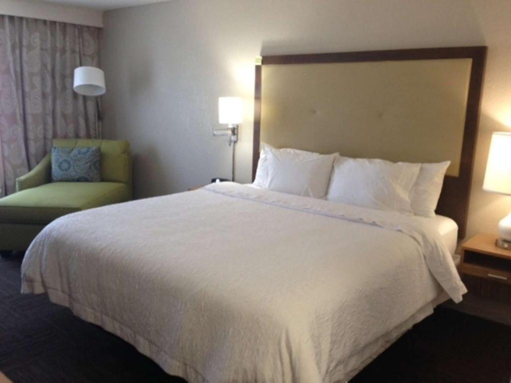 Hampton Inn Tampa-Rocky Point photo 2