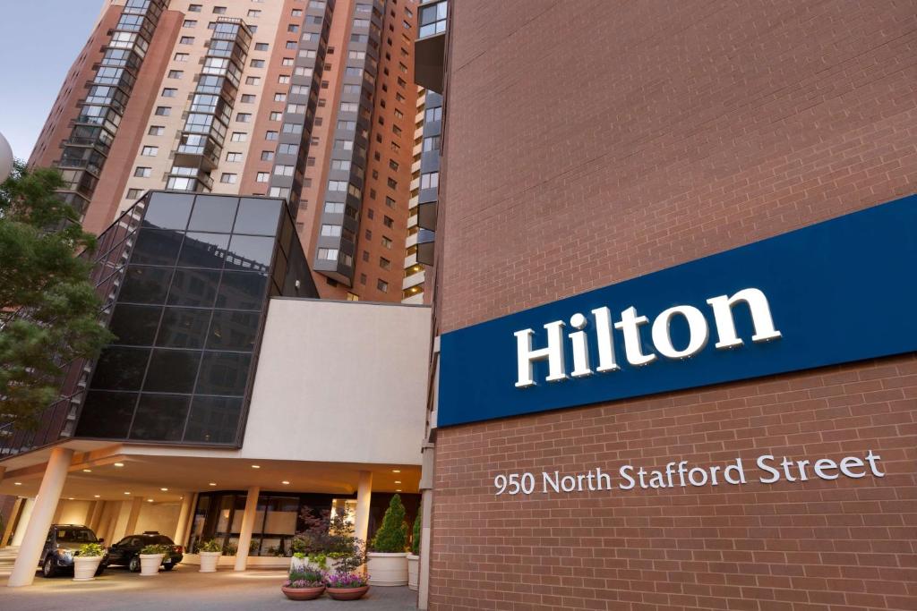Hilton Arlington, photo 1