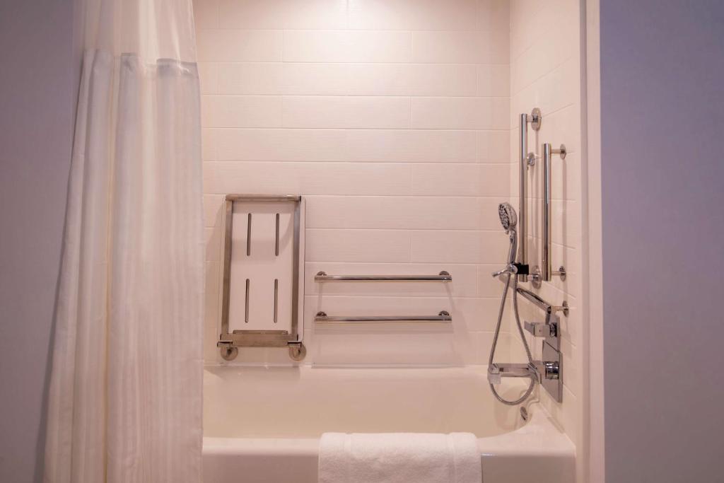 Hilton Garden Inn Kansas City Airport Mo photo 3