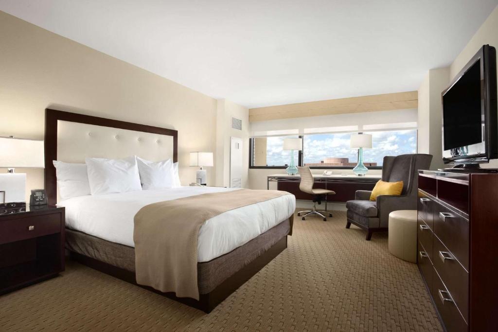 Hilton Miami Airport Blue Lagoon photo 2