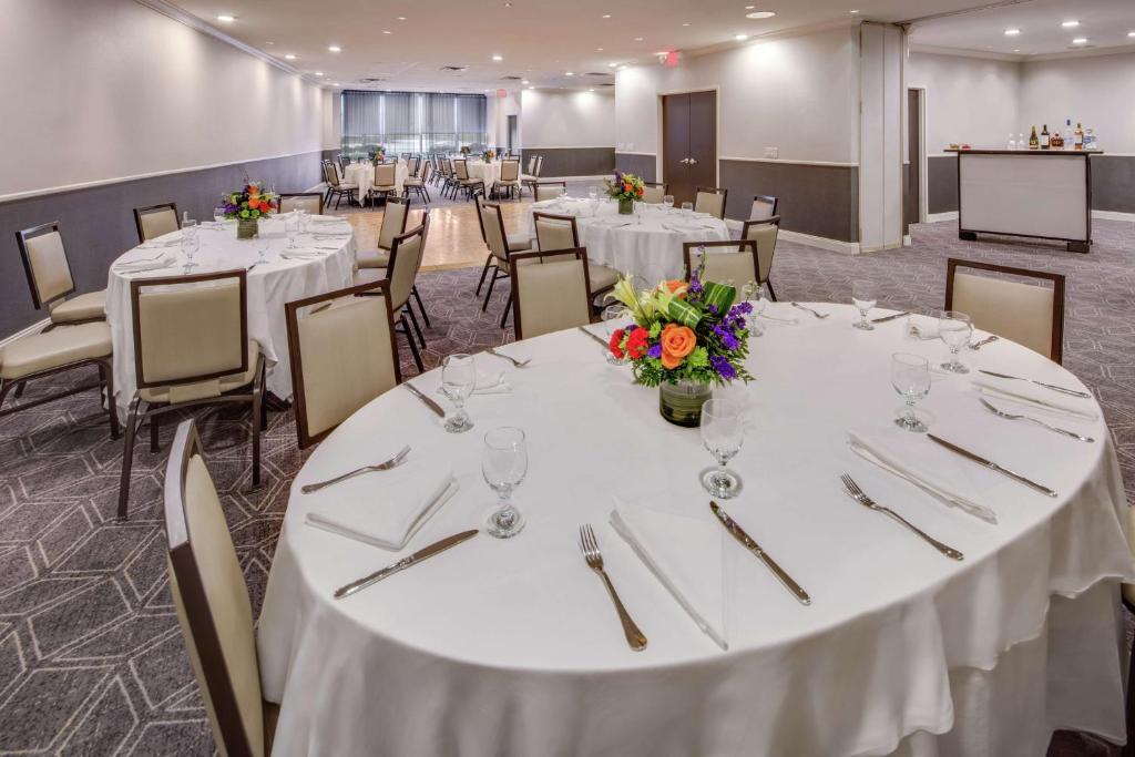 Hilton Newark Airport photo 4