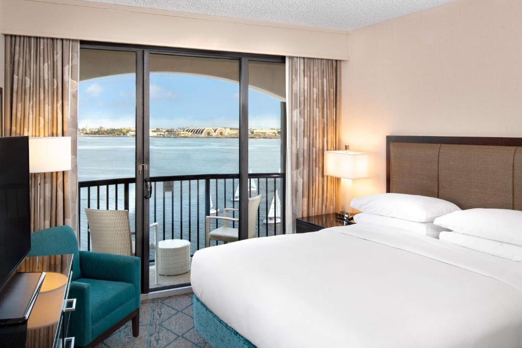 Hilton San Diego Airport/Harbor Island photo 2