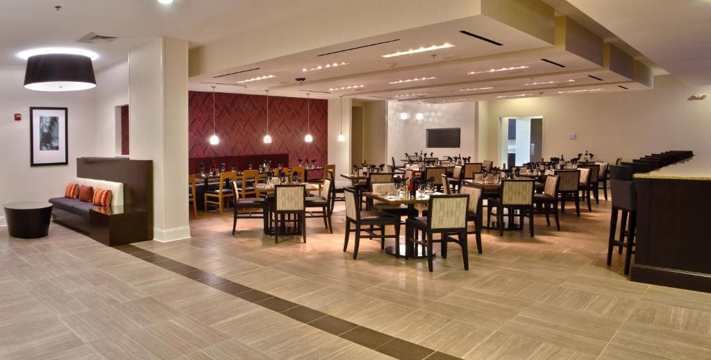 Holiday Inn Charlotte Airport by IHG photo 4