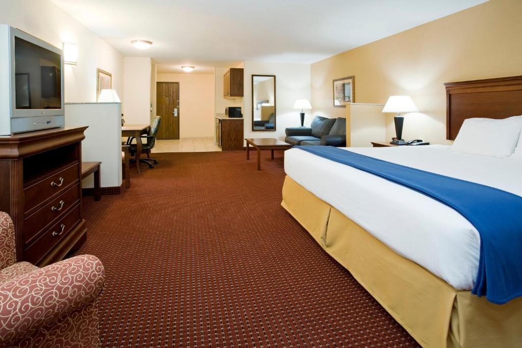 Holiday Inn Express Airport East by IHG photo 2