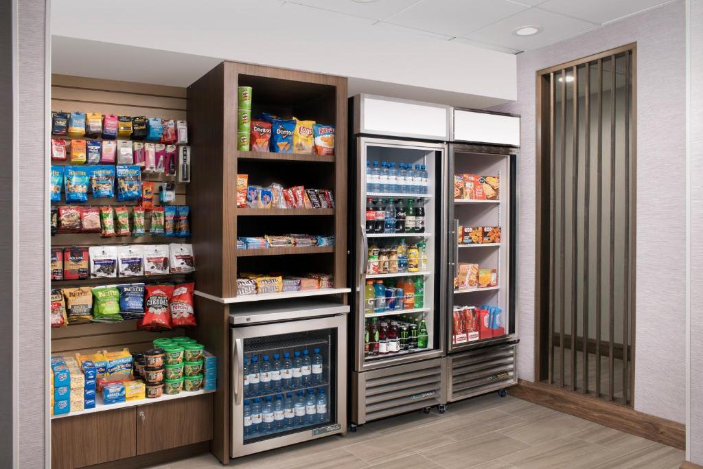 Holiday Inn Express & Suites Baltimore - BWI Airport North by IHG photo 4