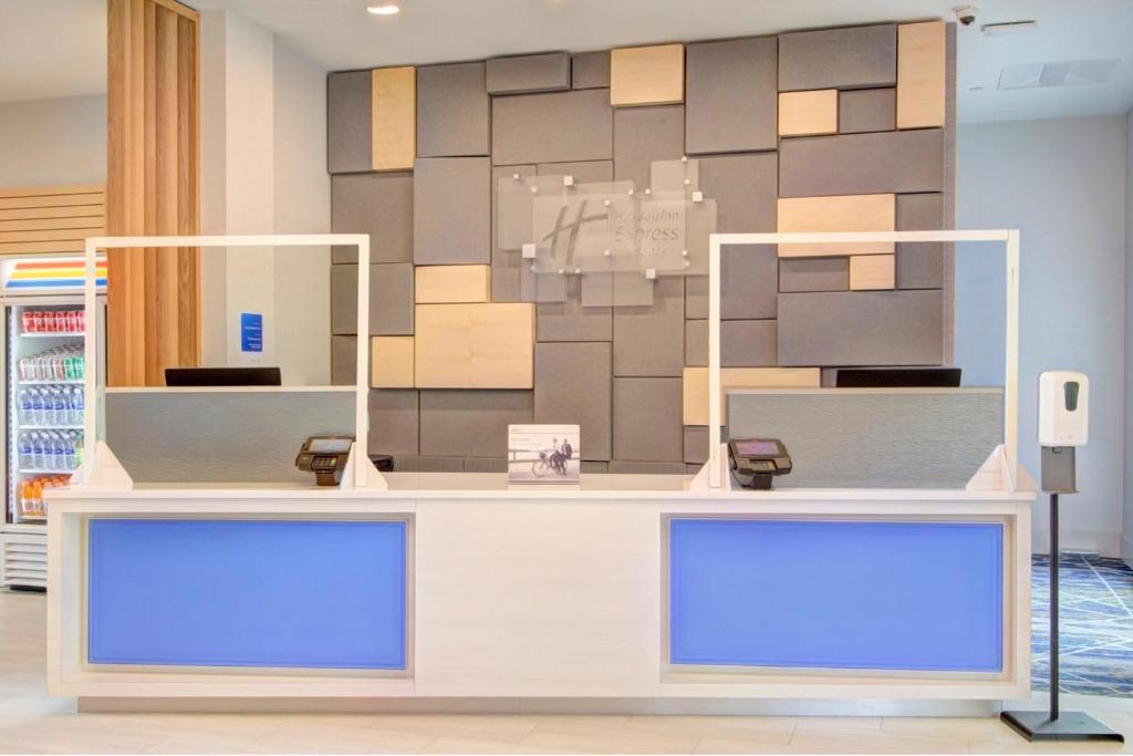 Holiday Inn Express & Suites Charlotte Southwest by IHG photo 3