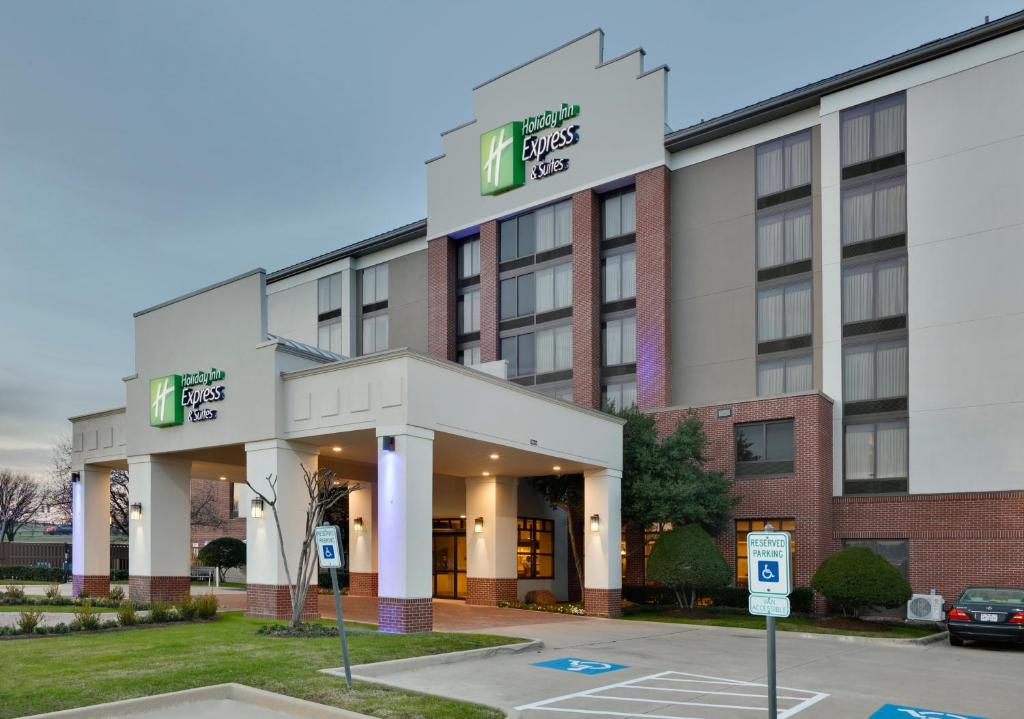 Holiday Inn Express & Suites Irving Conv Ctr - Las Colinas by IHG, photo 1