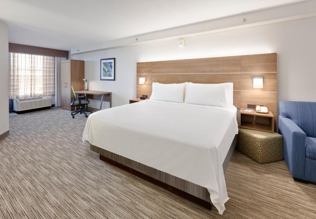 Holiday Inn Express & Suites Irving Conv Ctr - Las Colinas by IHG photo 2