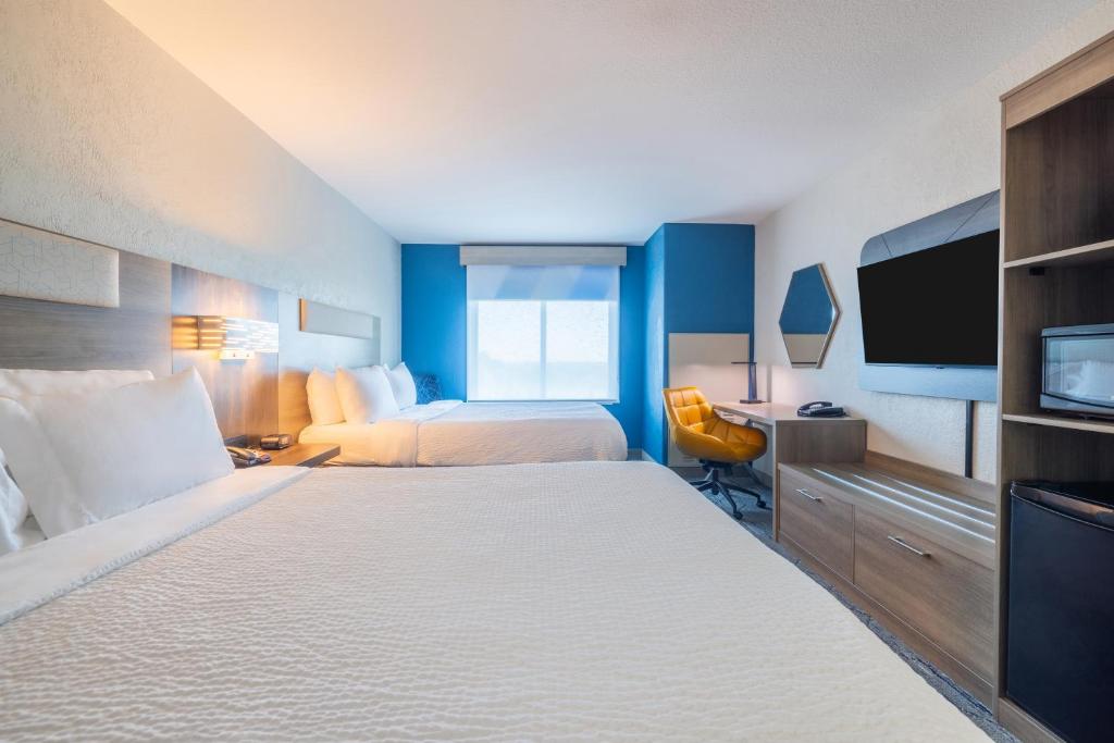 Holiday Inn Express & Suites Kansas City Airport by IHG, photo 1