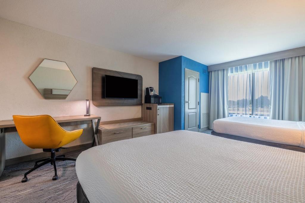 Holiday Inn Express & Suites Kansas City Airport by IHG photo 2