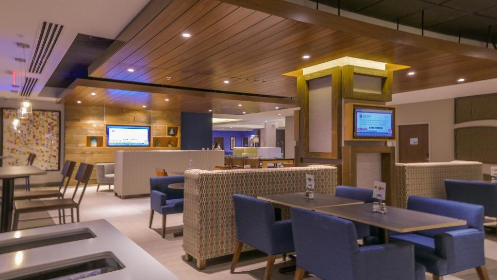 Holiday Inn Express & Suites Miami Airport East by IHG photo 4