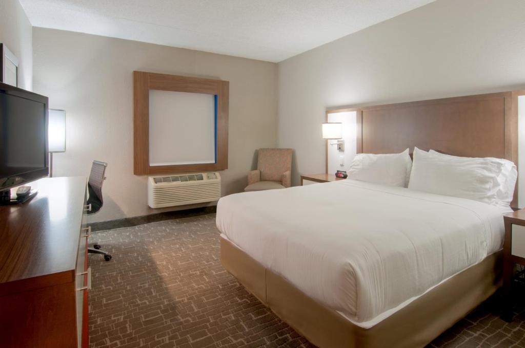 Holiday Inn Express & Suites Nashville-I-40 & I-24(Spence Lane) by IHG photo 2