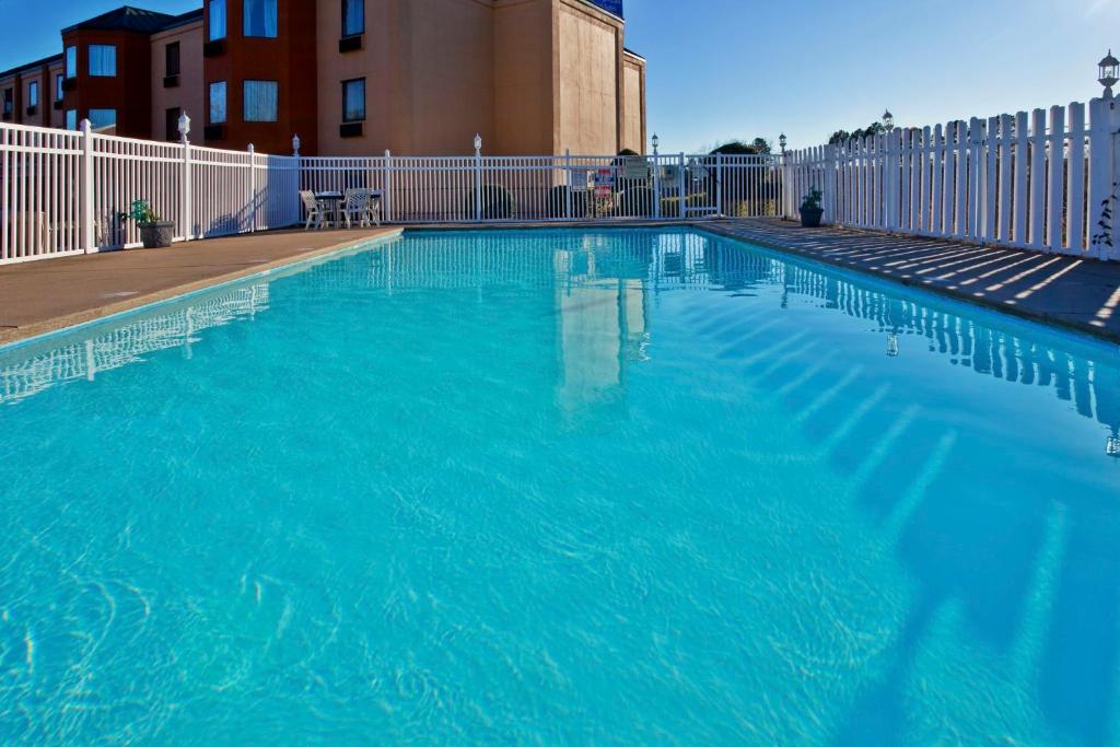 Holiday Inn Express & Suites Nashville-I-40 & I-24(Spence Lane) by IHG photo 4