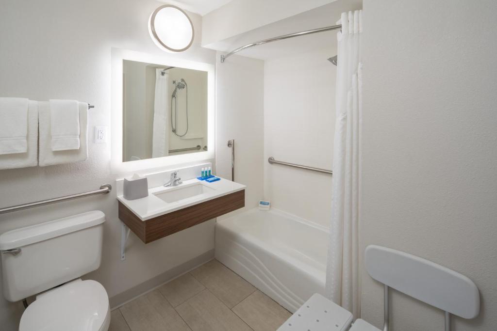 Holiday Inn Express & Suites Orlando International Airport by IHG photo 3