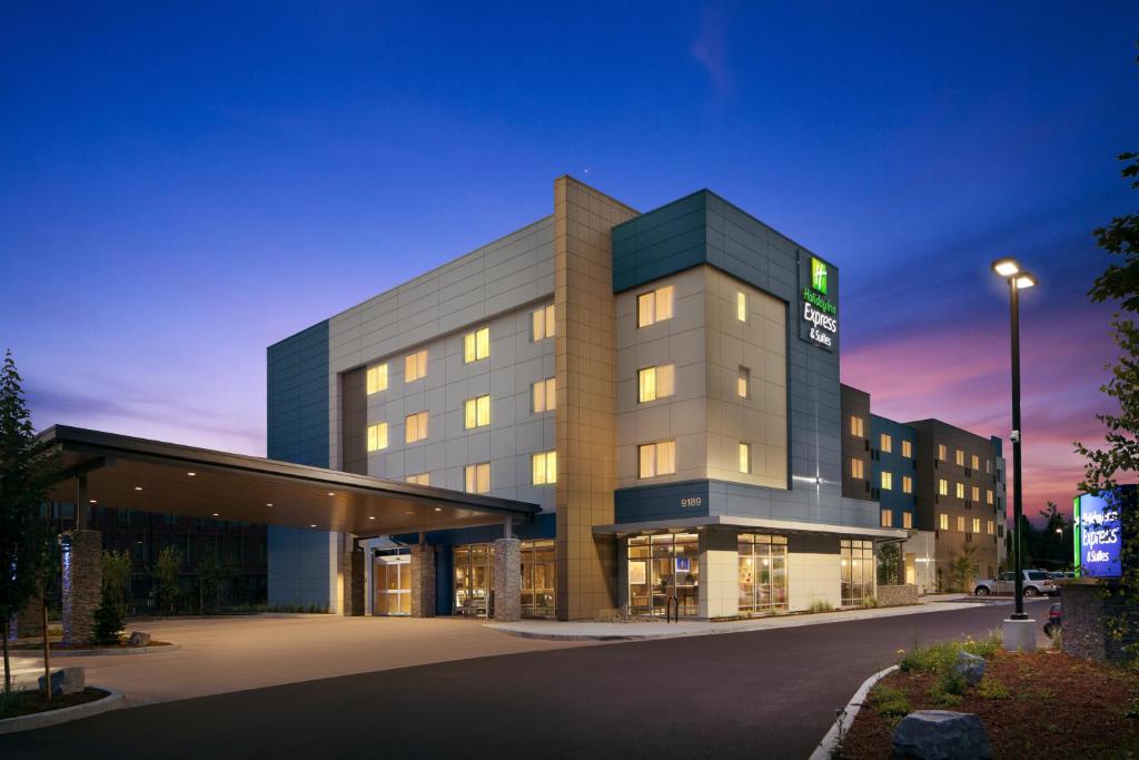 Holiday Inn Express & Suites - Portland Airport - Cascade Stn by IHG, photo 1