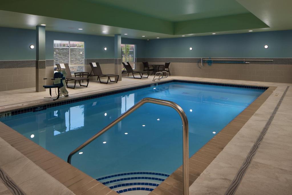 Holiday Inn Express & Suites - Portland Airport - Cascade Stn by IHG photo 4