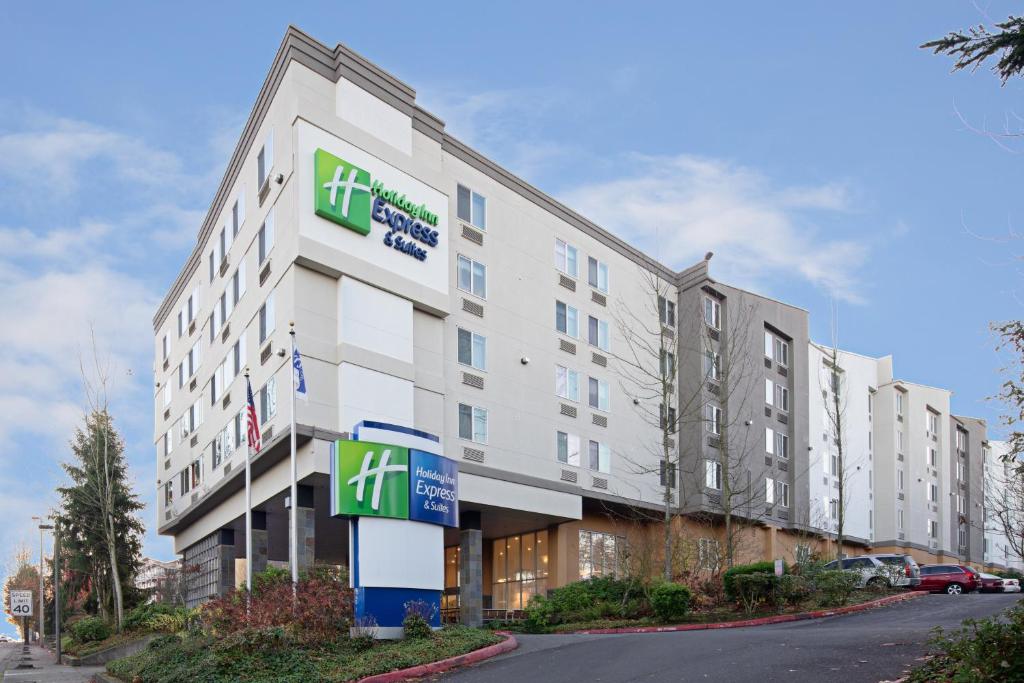 Holiday Inn Express & Suites Seattle-Sea-Tac Airport by IHG, photo 1