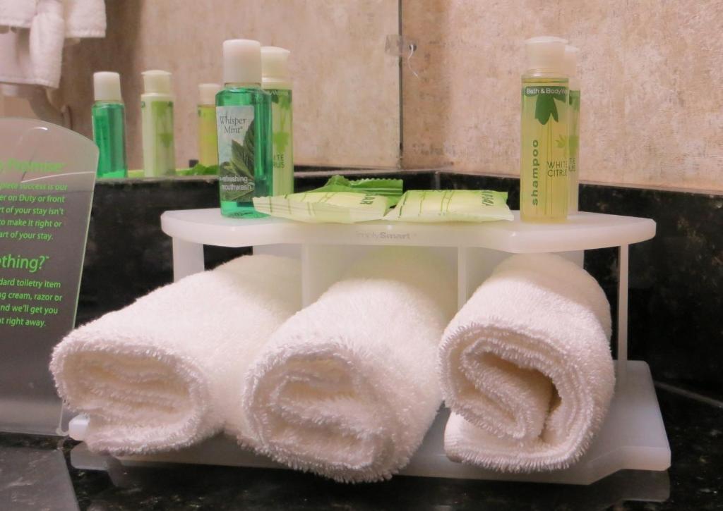 Holiday Inn Express & Suites Seattle-Sea-Tac Airport by IHG photo 3