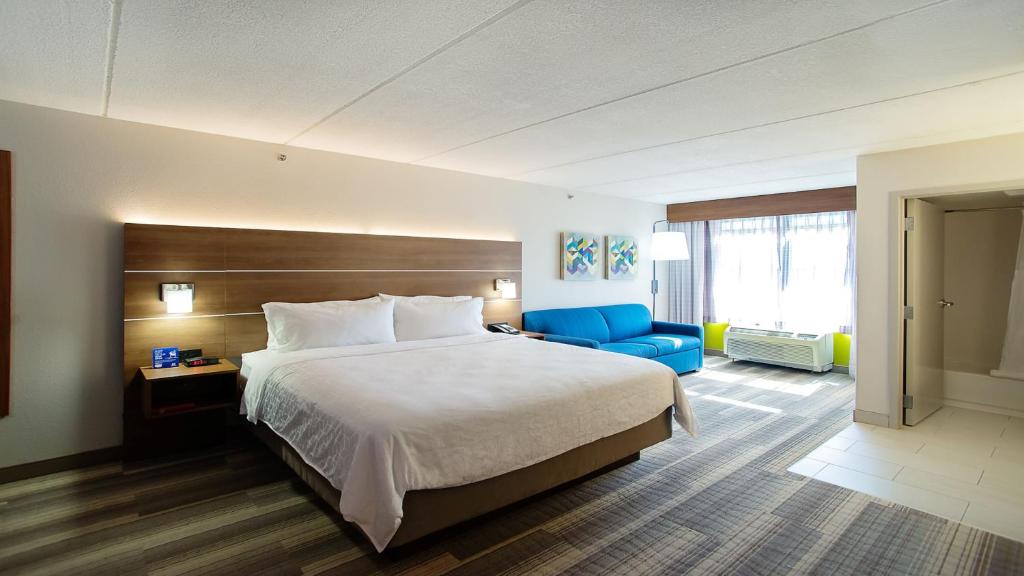 Holiday Inn Express & Suites Tempe by IHG photo 2