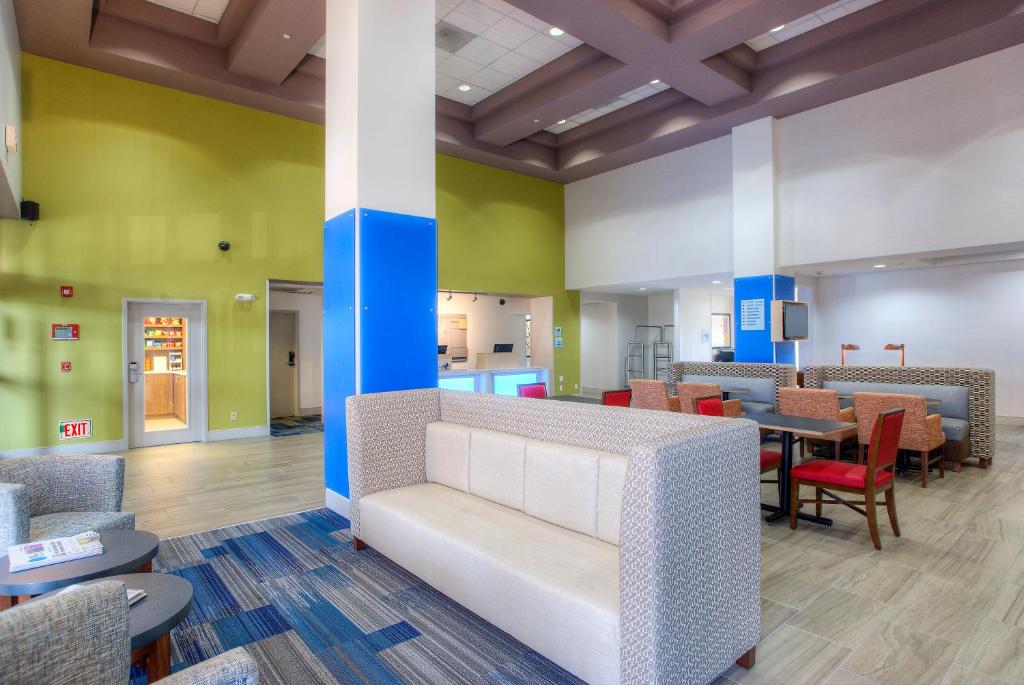 Holiday Inn Express & Suites Tempe by IHG photo 4