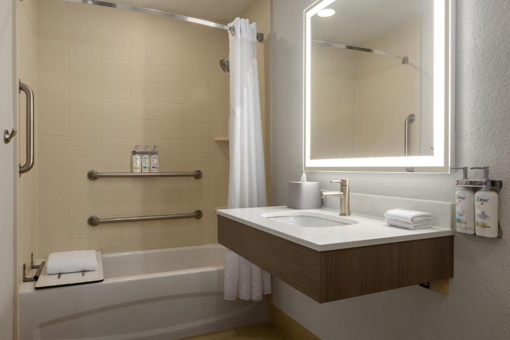 Holiday Inn Express Fort Lauderdale Airport South by IHG photo 3