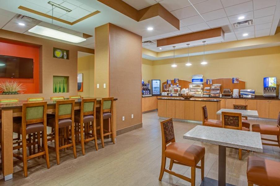 Holiday Inn Express Fort Lauderdale Airport South by IHG photo 4