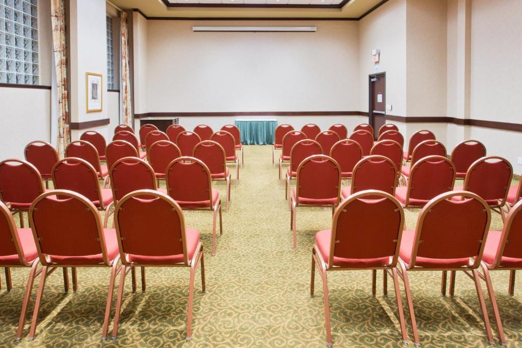 Holiday Inn Express Hotel & Suites Portland-Northwest Downtown by IHG, photo 1
