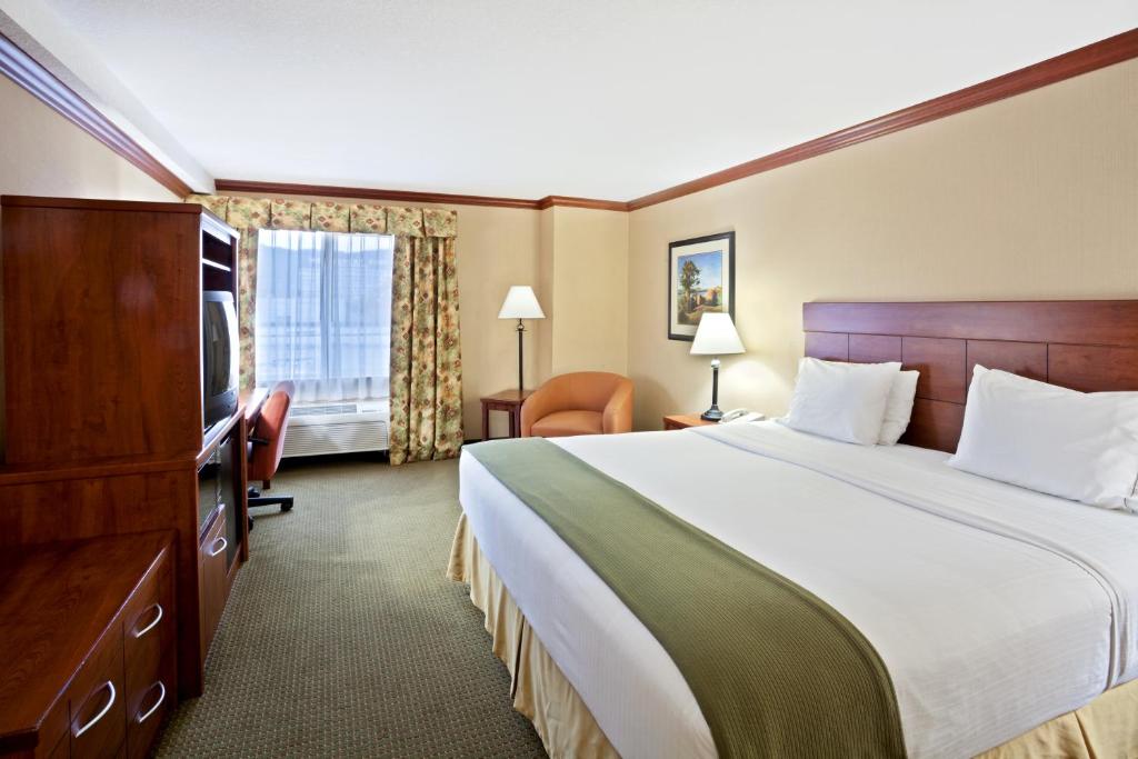 Holiday Inn Express Hotel & Suites Portland-Northwest Downtown by IHG photo 2
