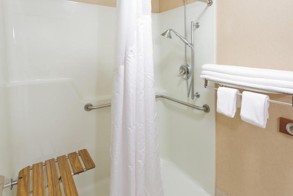 Holiday Inn Express Hotel & Suites Portland-Northwest Downtown by IHG photo 3