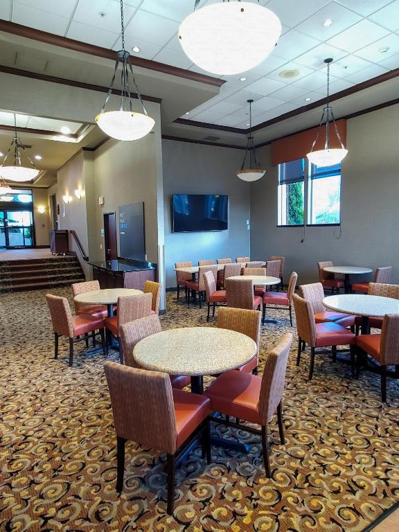 Holiday Inn Express Hotel & Suites Portland-Northwest Downtown by IHG photo 4