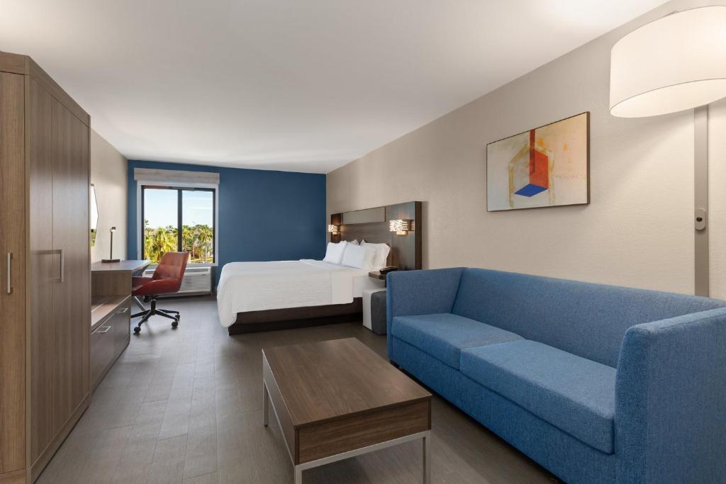Holiday Inn Express Hotel & Suites Tampa-Rocky Point Island by IHG photo 2