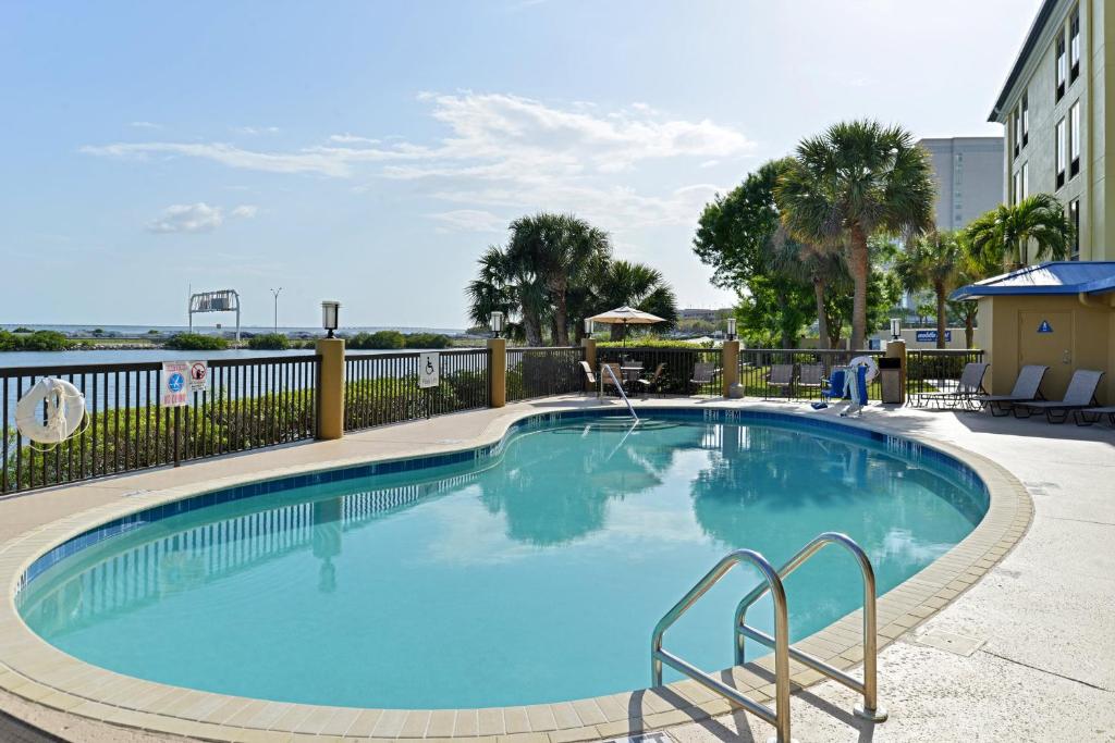 Holiday Inn Express Hotel & Suites Tampa-Rocky Point Island by IHG photo 4