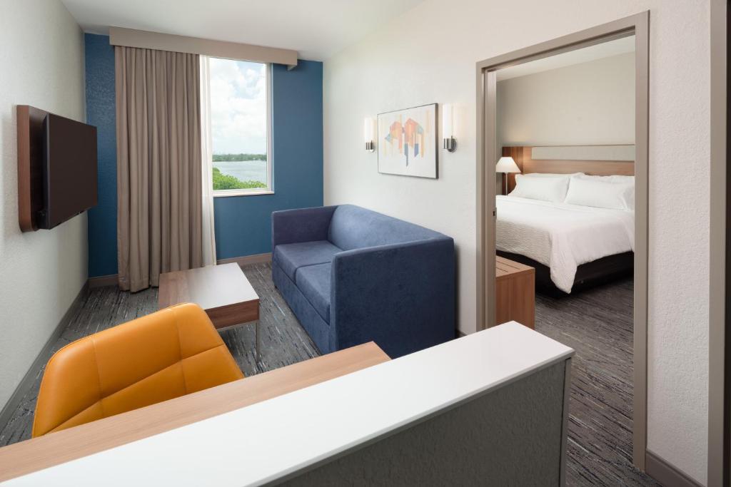 Holiday Inn Express Miami Airport-Blue Lagoon Area by IHG photo 2