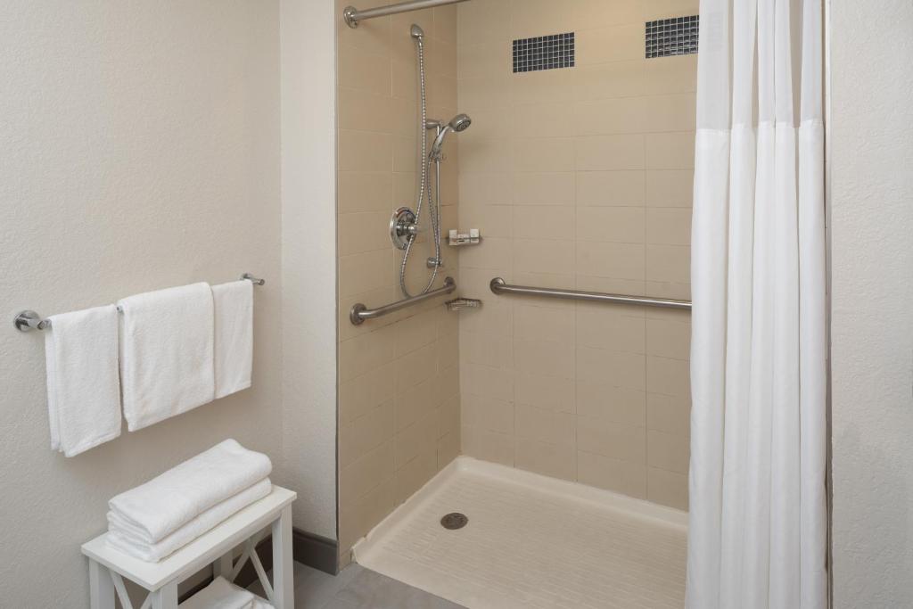 Holiday Inn Express Miami Airport-Blue Lagoon Area by IHG photo 3