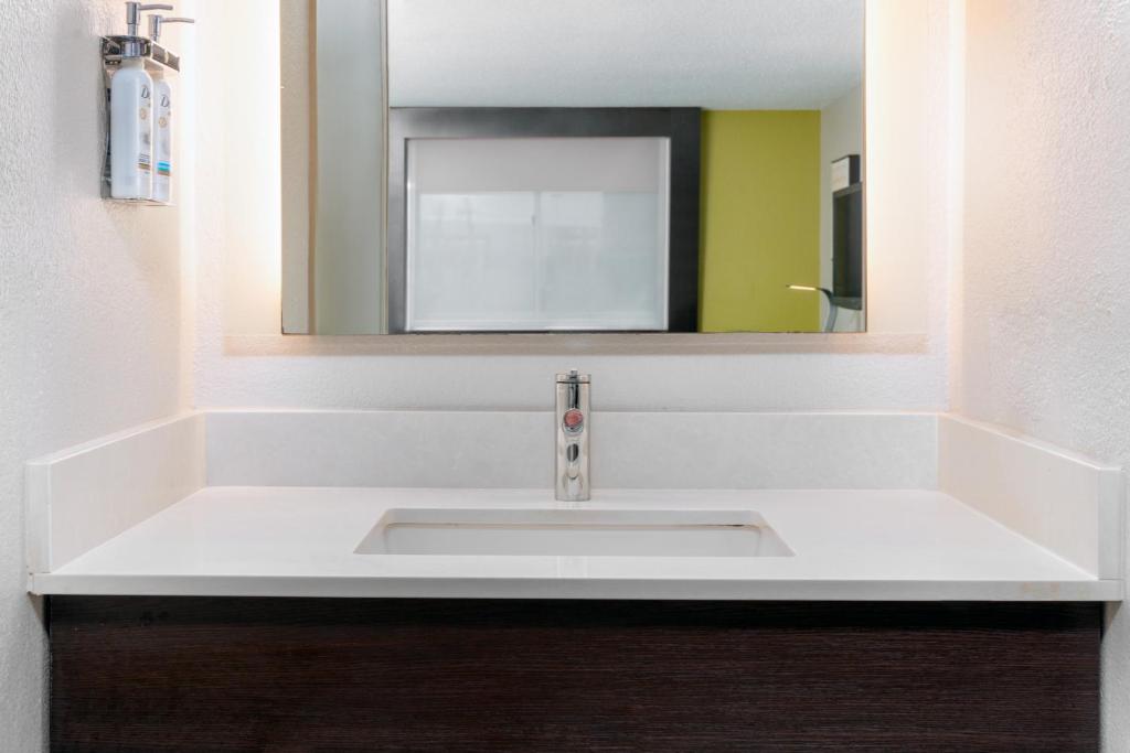 Holiday Inn Express Miami Airport Doral Area by IHG photo 3